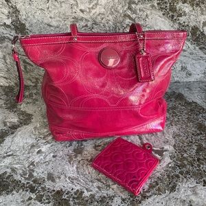 Coach patent leather bag in raspberry. Very good condition